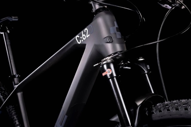 Bici CUBE Reaction C:62 One carbon ́n ́grey 2022